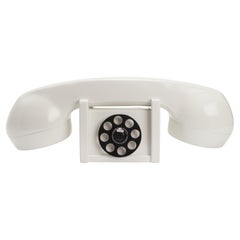 Signe commerciale d'une société de téléphone représentant un grand téléphonique, États-Unis, 1950.