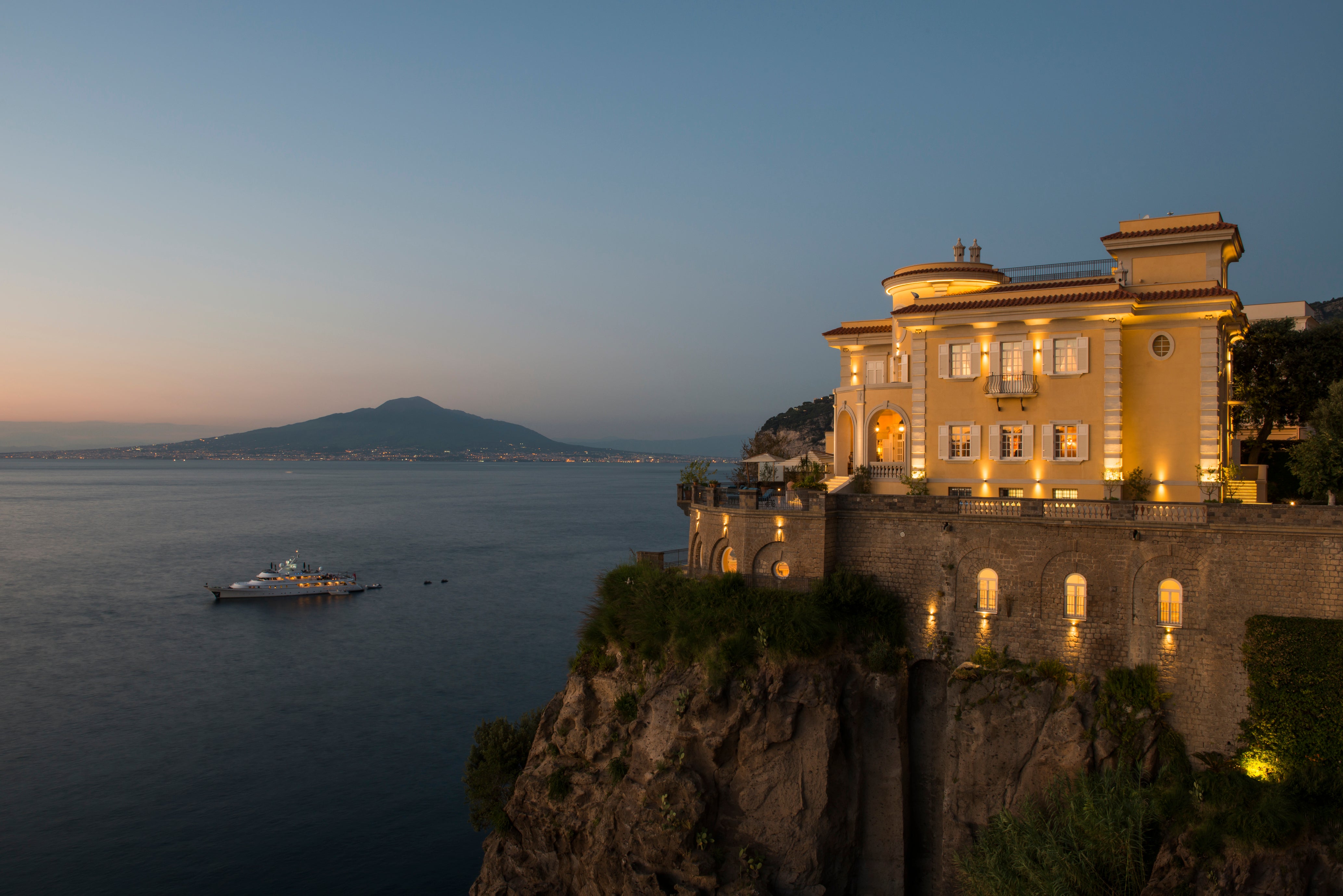 An Italian Villa by JP Molyneux Studio | 1stDibs