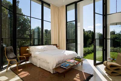 Modern Bedroom. Waterfront House by Michael Haverland Architect.