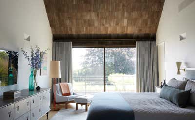  Modern Beach House Bedroom. Wainscott Beach Home by Damon Liss Design.