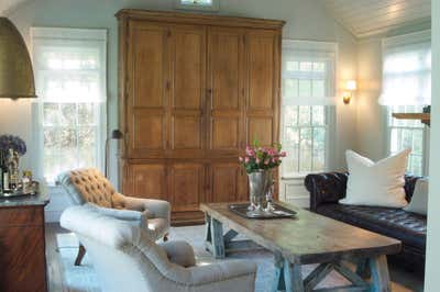  Traditional Beach House Living Room. Amagansett Residence by Vaughn Miller Studio.