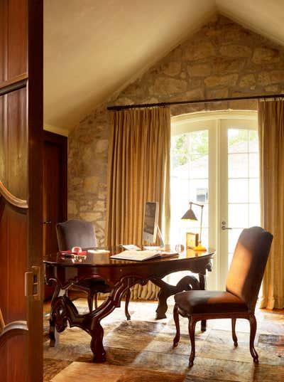  Traditional Family Home Office and Study. Napa Valley by Fisher Weisman Brugioni.