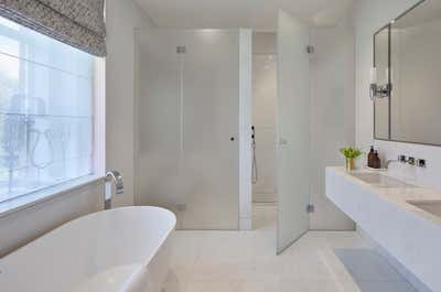  Contemporary Family Home Bathroom. Family House, Chelsea by Helen Green Design (Allect Design Group).