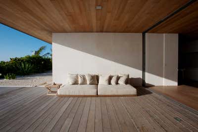  Beach Style Modern Beach House Open Plan. House on a Dune by Oppenheim Architecture + Design.