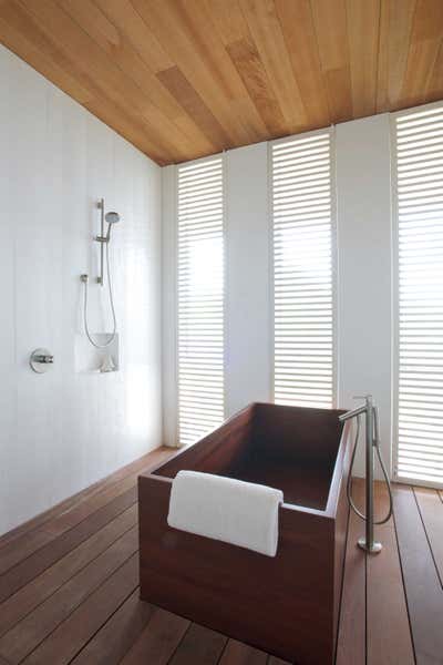  Modern Beach House Bathroom. House on a Dune by Oppenheim Architecture + Design.