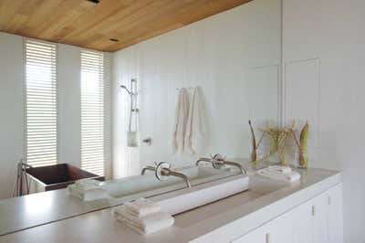  Modern Beach House Bathroom. House on a Dune by Oppenheim Architecture + Design.