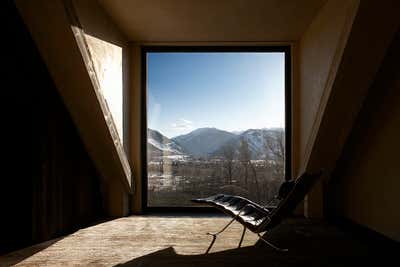  Cottage Living Room. La Muna by Oppenheim Architecture + Design.