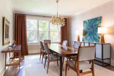 Transitional Beach House Dining Room. EAST HAMPTON RESIDENCE  by Drew McGukin Interiors.