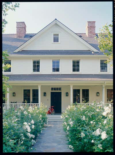 Farmhouse Family Home Exterior. Brentwood Farmhouse by Thomas Callaway Associates .