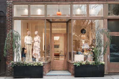 Contemporary Retail Open Plan. Ulla Johnson Flagship Boutique by Elizabeth Roberts Architects.
