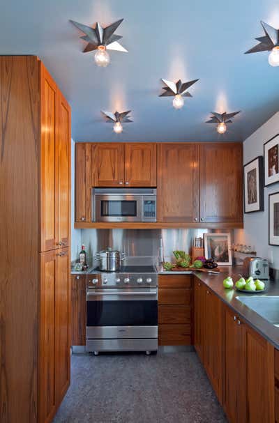  Bachelor Pad Kitchen. Urbane New York Apartment by White Webb LLC.