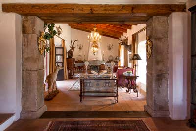  English Country Country House Living Room. Encinillas Ranch by Sofia Aspe Interiorismo.