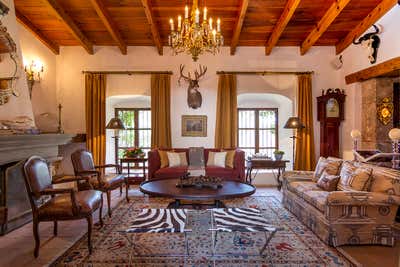  English Country Traditional Country House Living Room. Encinillas Ranch by Sofia Aspe Interiorismo.