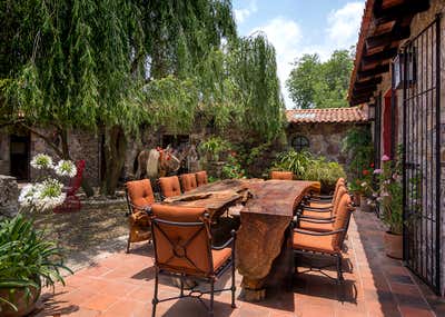  English Country Traditional Country House Patio and Deck. Encinillas Ranch by Sofia Aspe Interiorismo.