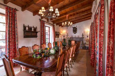  Traditional English Country Country House Dining Room. Encinillas Ranch by Sofia Aspe Interiorismo.