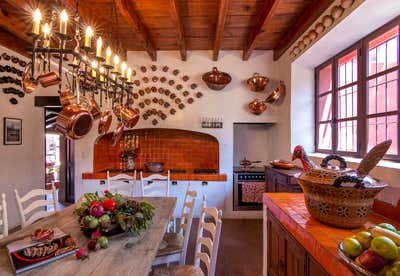  Traditional Country House Kitchen. Encinillas Ranch by Sofia Aspe Interiorismo.