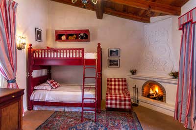  Traditional English Country Country House Children's Room. Encinillas Ranch by Sofia Aspe Interiorismo.