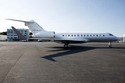 Contemporary Open Plan. G5000 Private Jet by Foley & Cox.