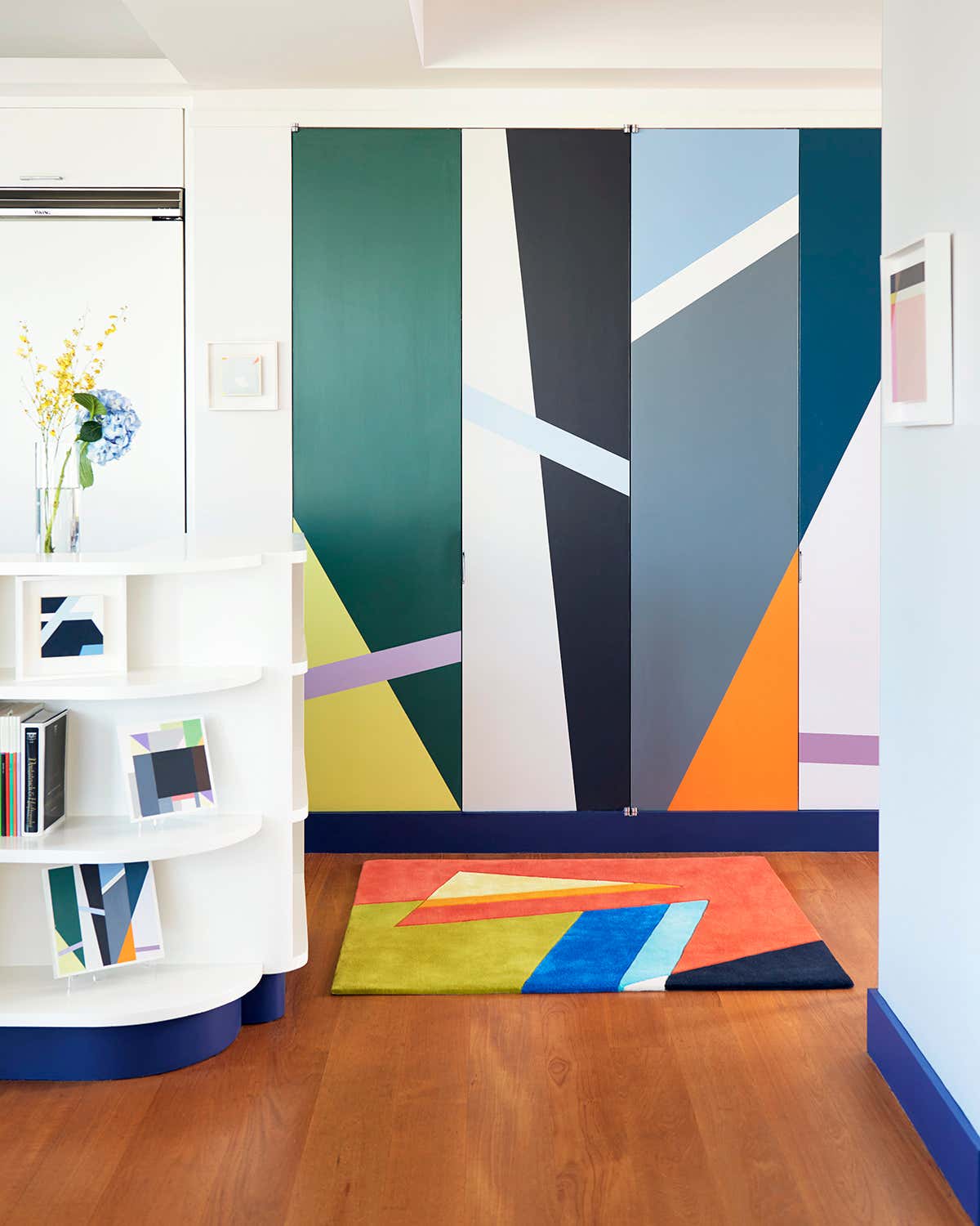 Contemporary Entry and Hall