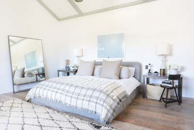  Beach Style Beach House Bedroom. Grayfox by Alexander Design.