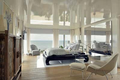  Coastal Vacation Home Bedroom. Montauk Vacation Home by Vicente Wolf Associates, Inc..