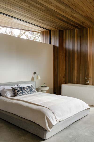  Modern Beach House Bedroom. Arch Cape by JHL Design.