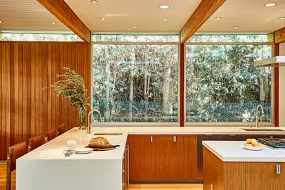  Modern Family Home Kitchen. Mandeville Canyon by Sarah Shetter Design, Inc..