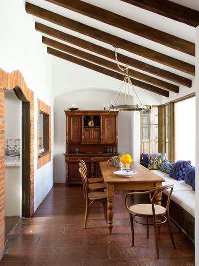  Mediterranean Family Home Dining Room. Malibu Residence by Sarah Shetter Design, Inc..