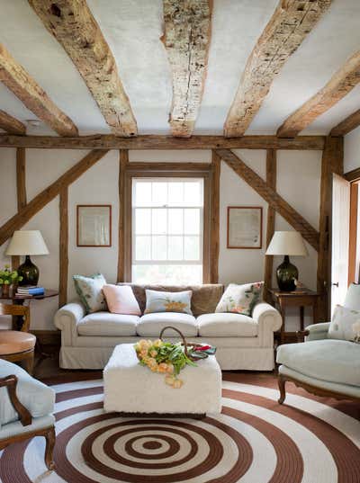  Country Family Home Living Room. East Hampton Home by Tom Scheerer Inc..