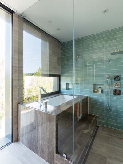 Modern Beach House Bathroom. The Beach House by Santopietro Interiors.