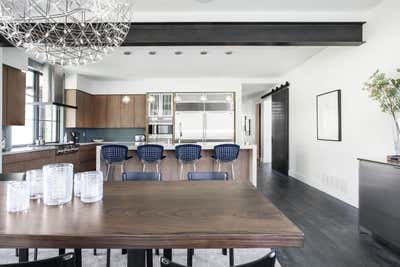 Contemporary Family Home Dining Room. Park Meadows / Modern Barn by Jaffa Group.