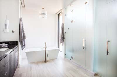  Modern Vacation Home Bathroom. Preserve by Jaffa Group.
