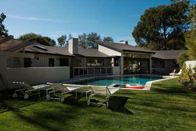  Mid-Century Modern Country House Exterior. Ranch House by The Archers.