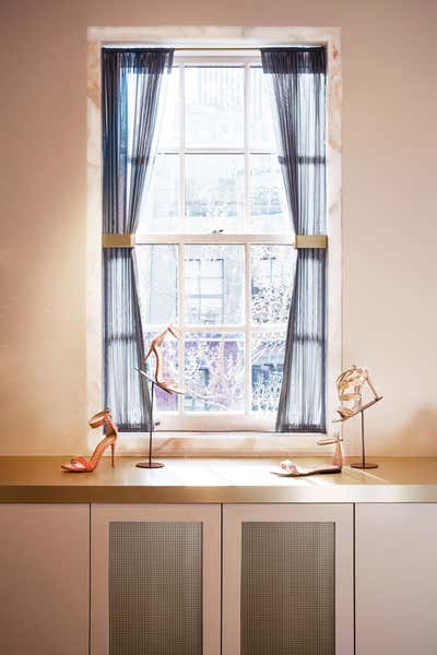  Minimalist Office Workspace. Gianvito Rossi Showroom by Nicole Fuller Interiors.