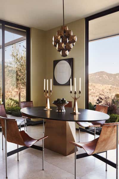  Contemporary Family Home Dining Room. Hilltop Residence  by Studio Shamshiri.