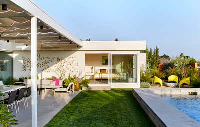  Mid-Century Modern Family Home Patio and Deck. Los Feliz Hills by Carter Design.