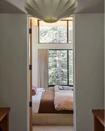  Modern Vacation Home Bedroom. Sugar Bowl | Mountain Retreat by Maca Huneeus Design.