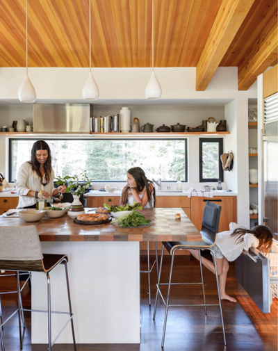 Modern Vacation Home Kitchen. Sugar Bowl | Mountain Retreat by Maca Huneeus Design.