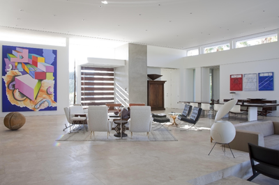  Contemporary Family Home Living Room. Deck House by Cardella Design, LLC.