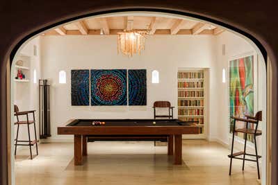  Contemporary Vacation Home Bar and Game Room. East Hampton Mansion by Pierce Allen .