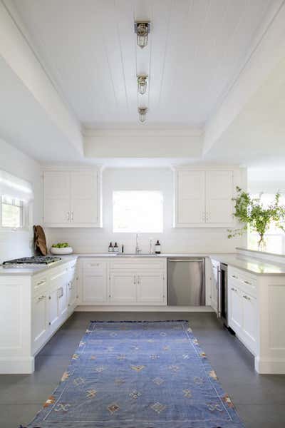 Coastal Vacation Home Kitchen. East Hampton New Traditional by Chango & Co..