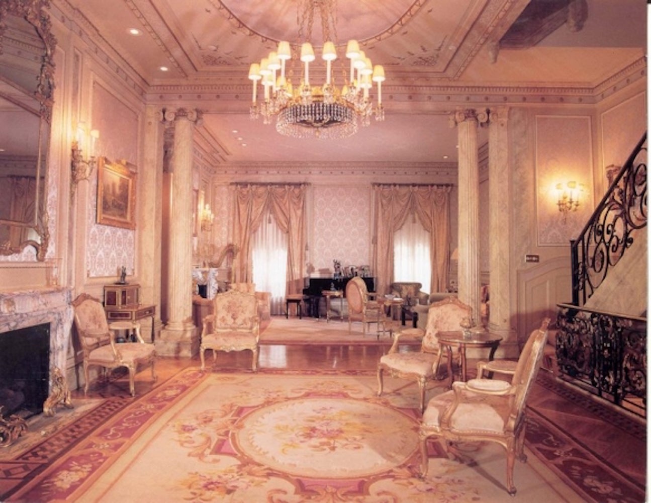 Traditional Living Room