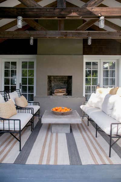  Coastal Vacation Home Patio and Deck. East Hampton New Traditional by Chango & Co..