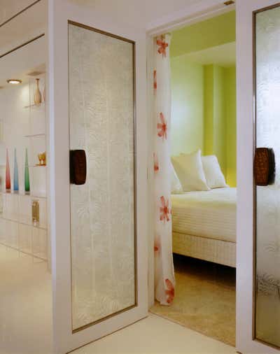  Coastal Apartment Bedroom. Miami Residence by Pierce Allen .
