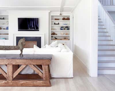  Contemporary Beach House Living Room. Amagansett Beach House by Chango & Co..
