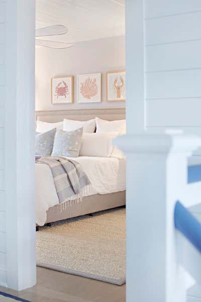 Coastal Beach House Bedroom. Bay Head Beach Bungalow by Chango & Co..