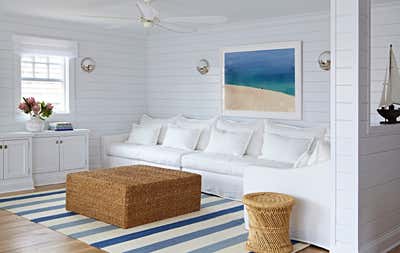  Coastal Beach House Living Room. Bay Head Beach Bungalow by Chango & Co..