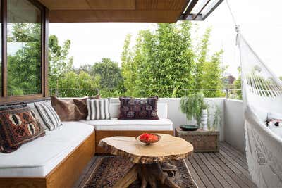 Modern Patio and Deck. VENICE BEACH MODERN by Studio Hus.