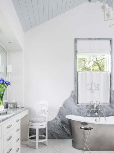  Coastal Family Home Bathroom. Candlewood by Dillon Kyle Architecture.