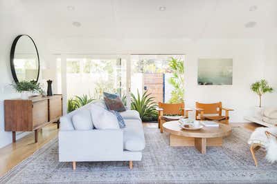  Mid-Century Modern Family Home Living Room. Client Of The Mid Century by Amber Interiors.